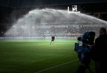 世界杯小组赛两轮战罢 南美6球队拿分率居榜首，无队出局 中北美球队沾了东道主的光排第三（配图示…